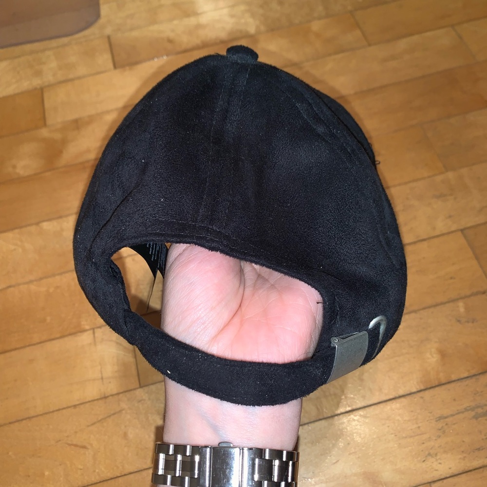 [OS]🧢F21 black velvet cap - Picture 2 of 5